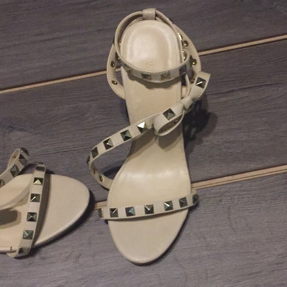 Heels - Picture 2 of 4